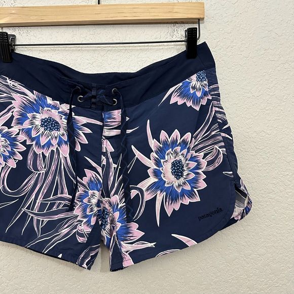 PATAGONIA Womens 5" Wavefarer Boardshorts Cereus Flower Dragon Purple - Picture 2 of 10